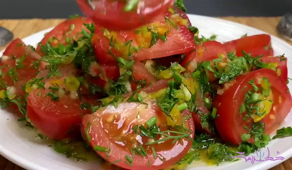 فیلم/ طرز تهیه سالاد گوجه به سبکی که نخورده اید + امتحان کنید